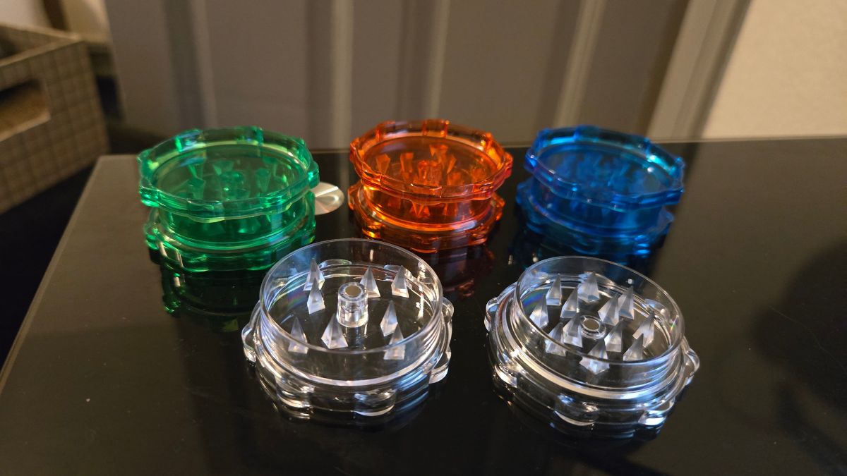 Billige plastik grindere i flere farver